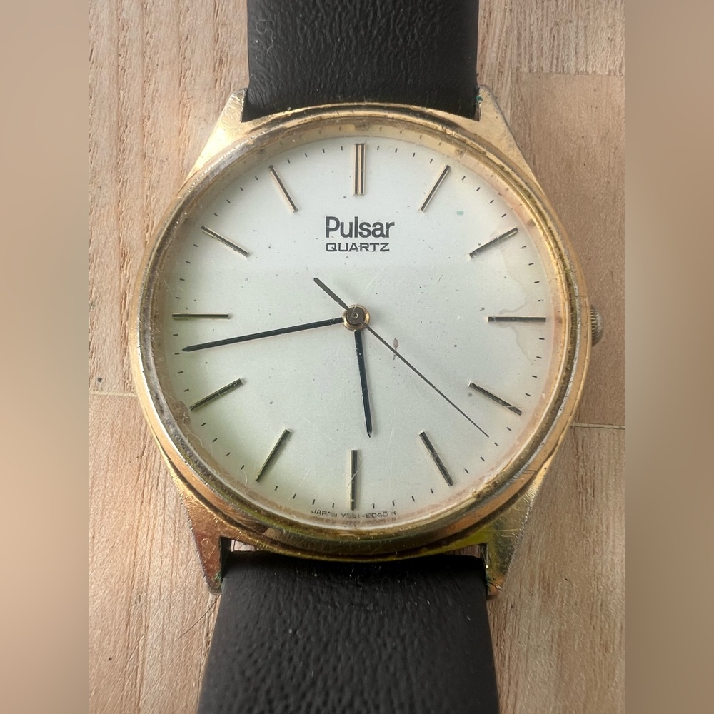 Vintage Pulsar men’s gold tone black leather watch NEW BATTERY